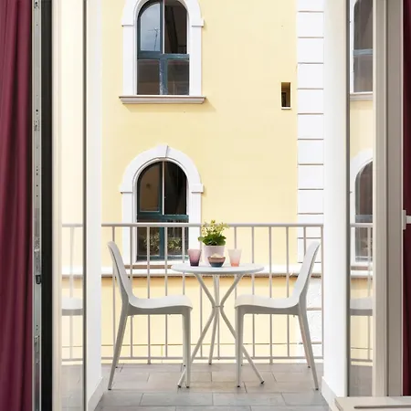 Cornelia - Main Square Guest house