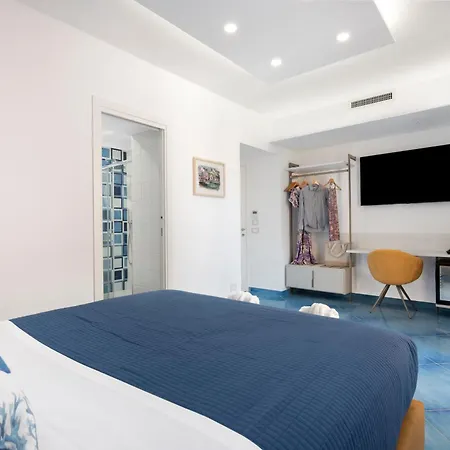 Cornelia - Main Square Guest house